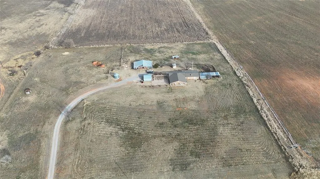 Photo 40 — 21133 County 2560 Street, Binger, OK 73009