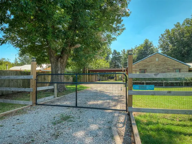 Photo 3 — 8816 NE 17th Street, Midwest City, OK 73141