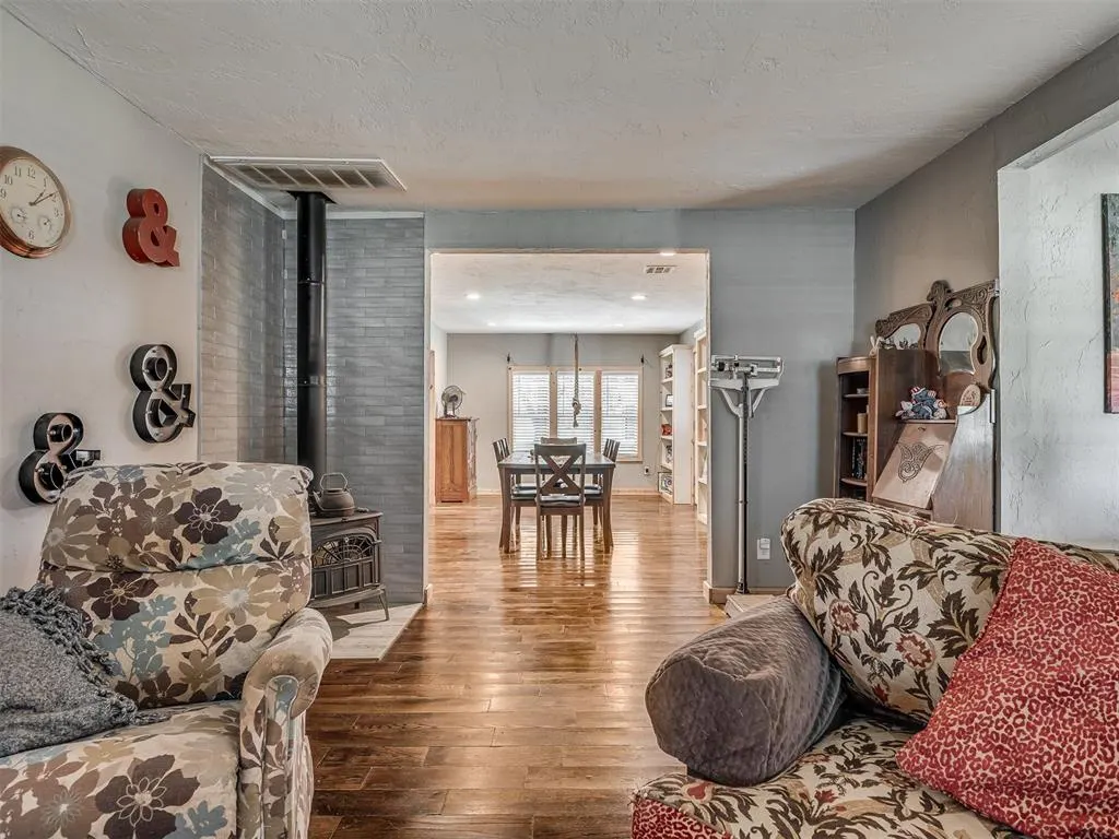 Photo 9 — 8816 NE 17th Street, Midwest City, OK 73141
