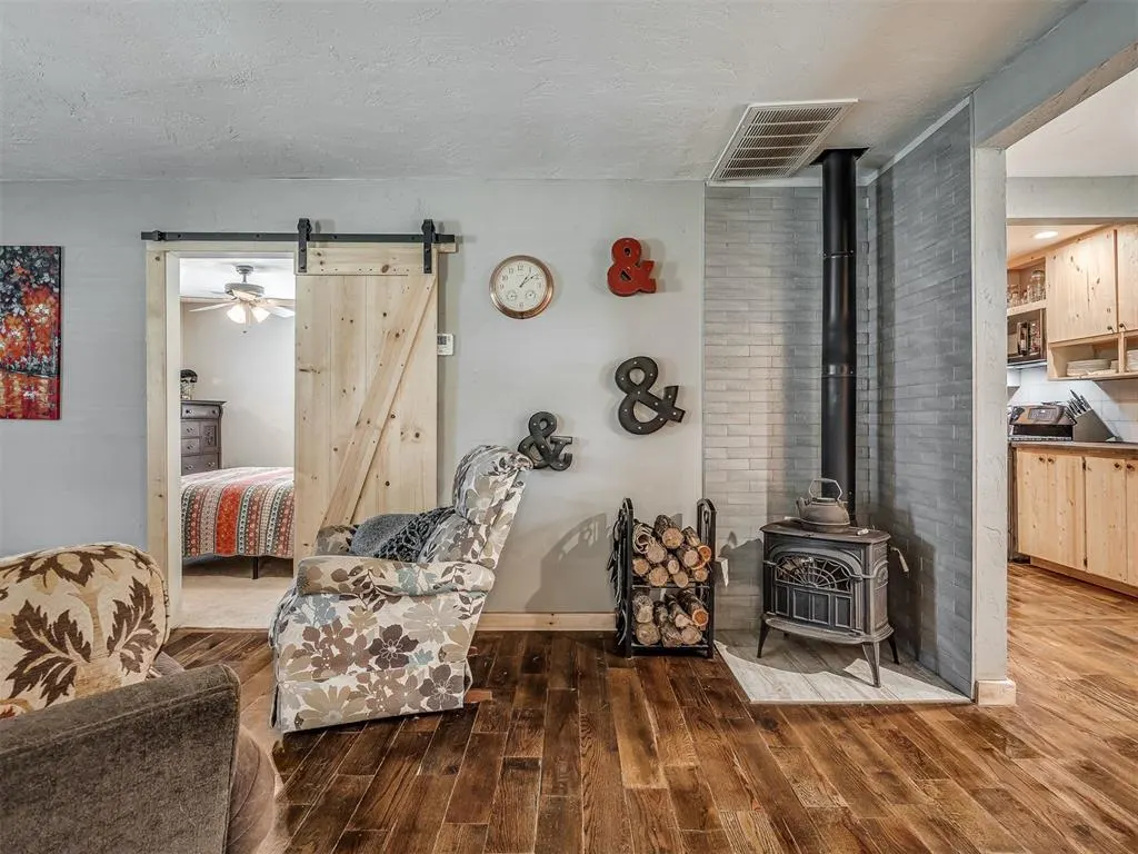Photo 10 — 8816 NE 17th Street, Midwest City, OK 73141