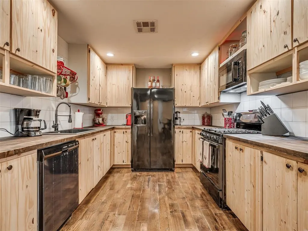 Photo 11 — 8816 NE 17th Street, Midwest City, OK 73141