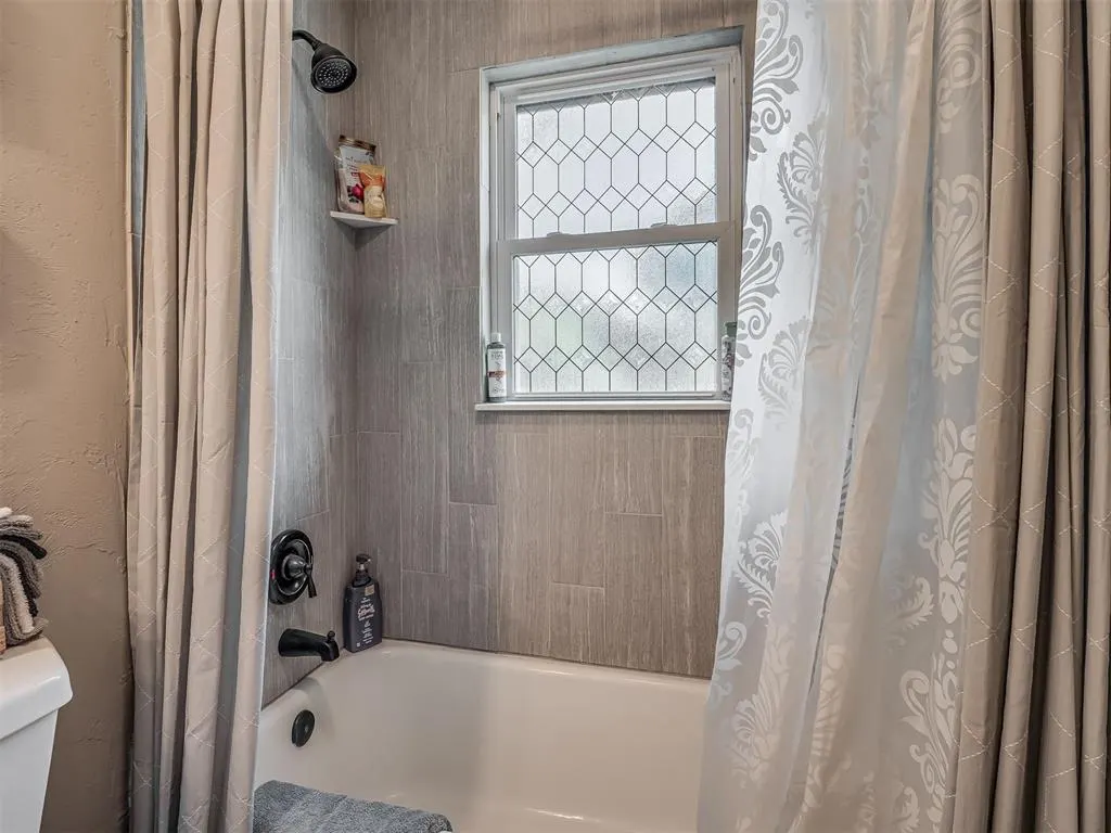 Photo 23 — 8816 NE 17th Street, Midwest City, OK 73141