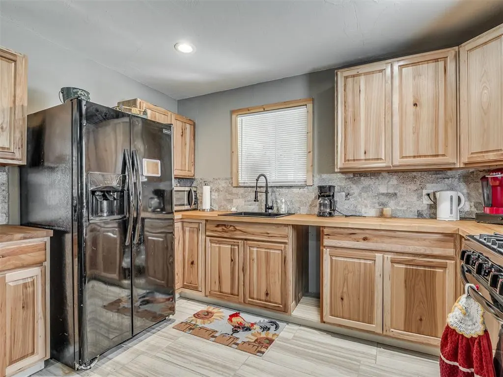 Photo 31 — 8816 NE 17th Street, Midwest City, OK 73141