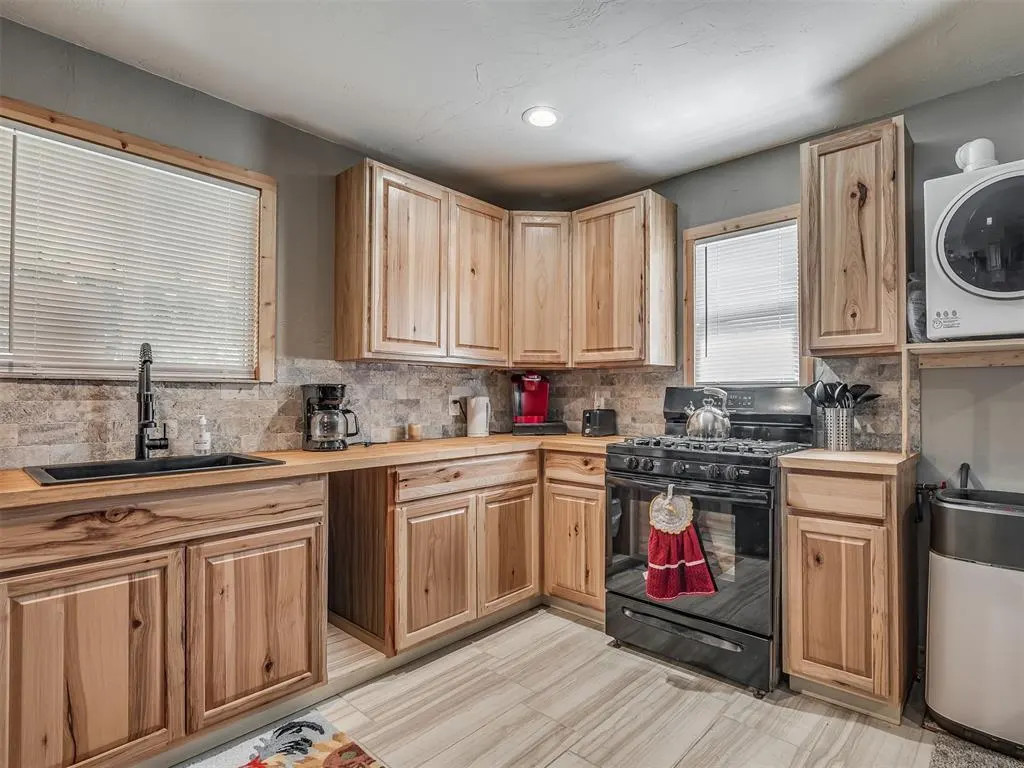Photo 32 — 8816 NE 17th Street, Midwest City, OK 73141