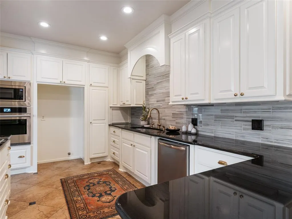 Photo 9 — 6208 Waterford Boulevard 112, Oklahoma City, OK 73118