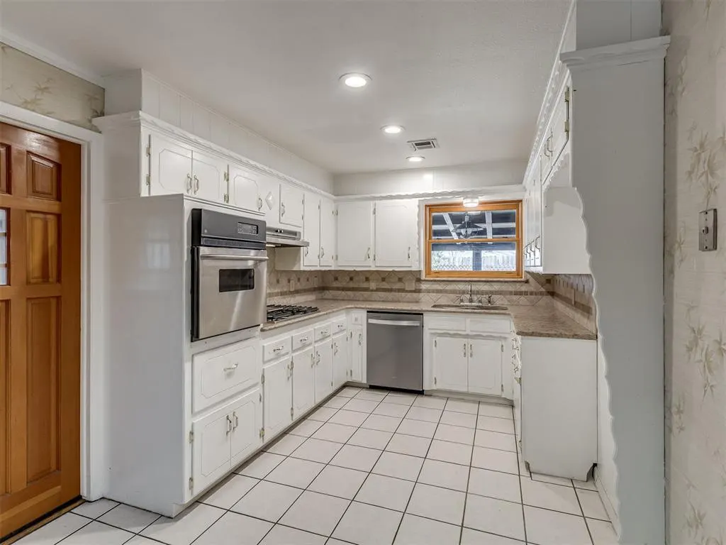 Photo 11 — 8333 NW 33rd Street, Bethany, OK 73008