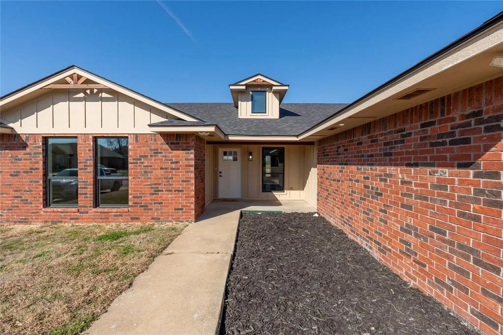 Photo 2 — 126 Meadows Lane, Shawnee, OK 74804