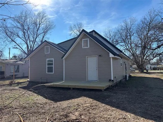 Photo 4 — 320 E Avenue Avenue, Pauls Valley, OK 73075