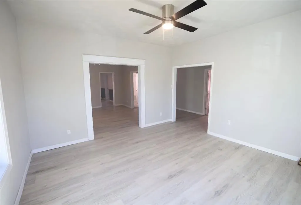 Photo 9 — 320 E Avenue Avenue, Pauls Valley, OK 73075