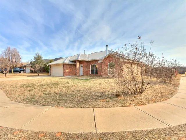 Photo 2 — 2340 Fruitful Drive, Midwest City, OK 73130