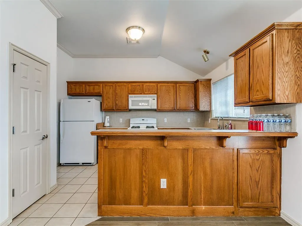 Photo 7 — 2340 Fruitful Drive, Midwest City, OK 73130