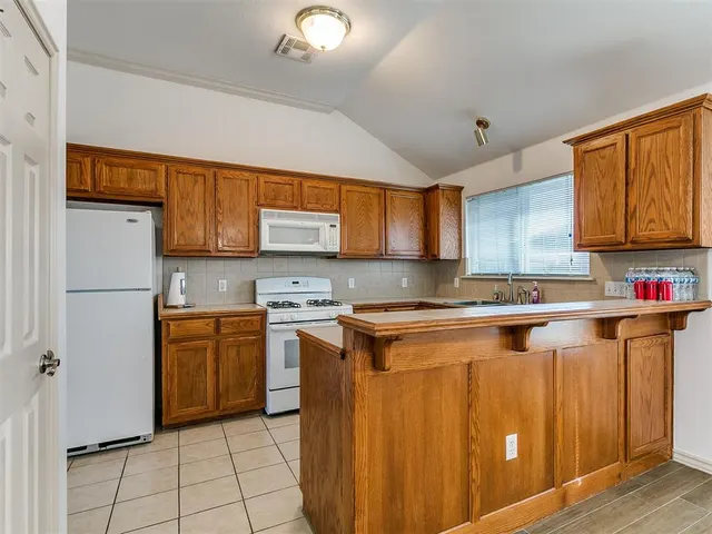 Photo 8 — 2340 Fruitful Drive, Midwest City, OK 73130
