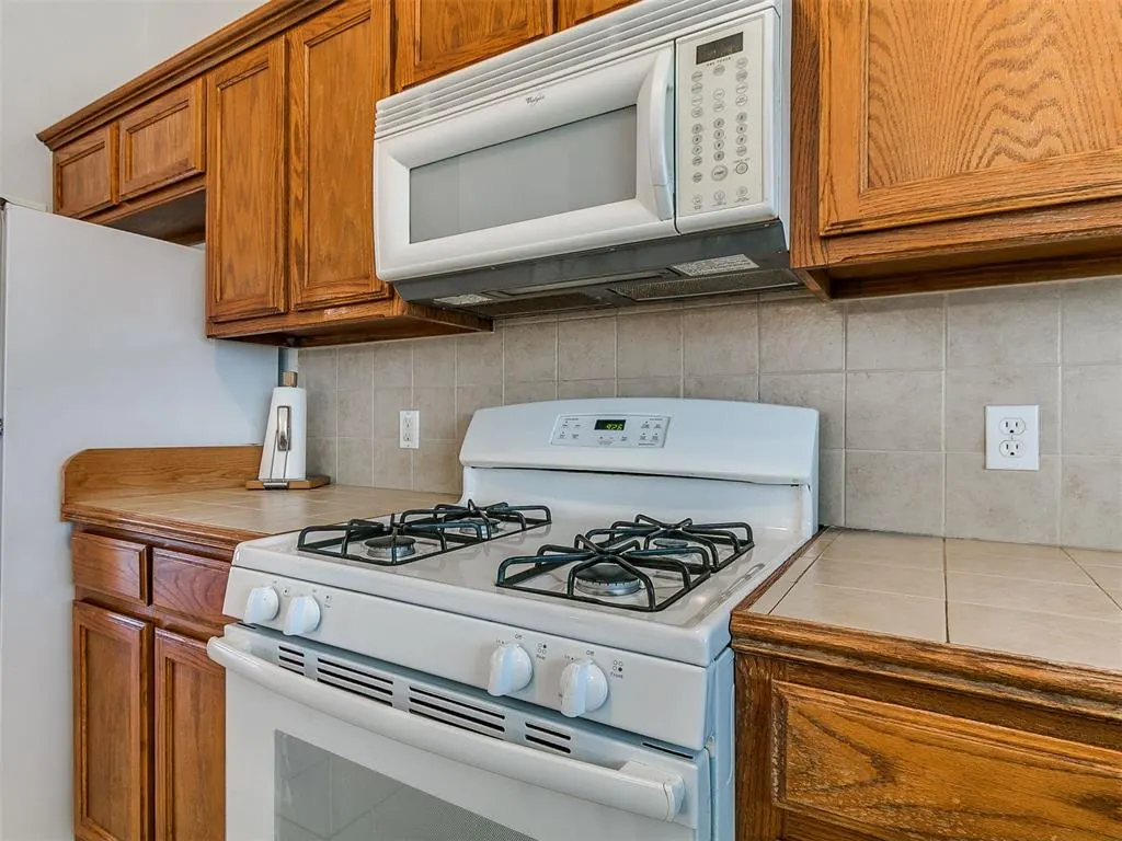 Photo 10 — 2340 Fruitful Drive, Midwest City, OK 73130
