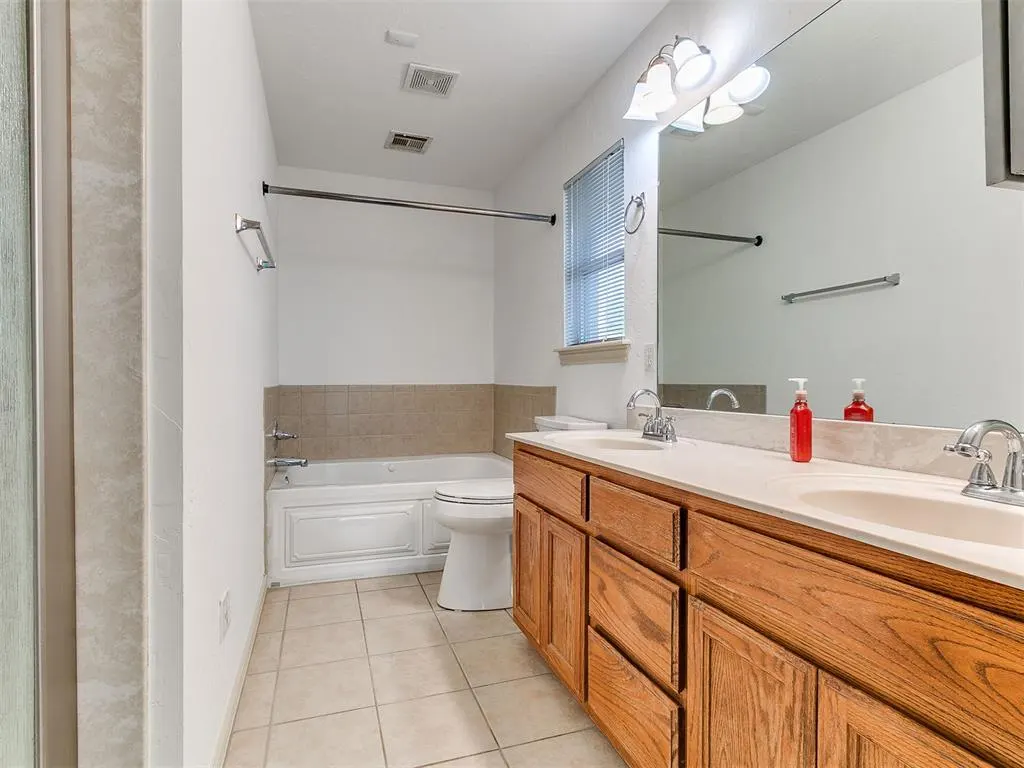 Photo 17 — 2340 Fruitful Drive, Midwest City, OK 73130