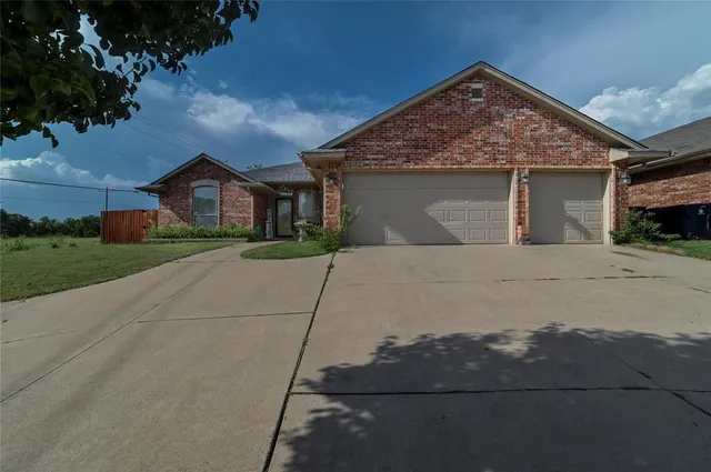 Photo 3 — 12127 SW 4th Street, Yukon, OK 73099