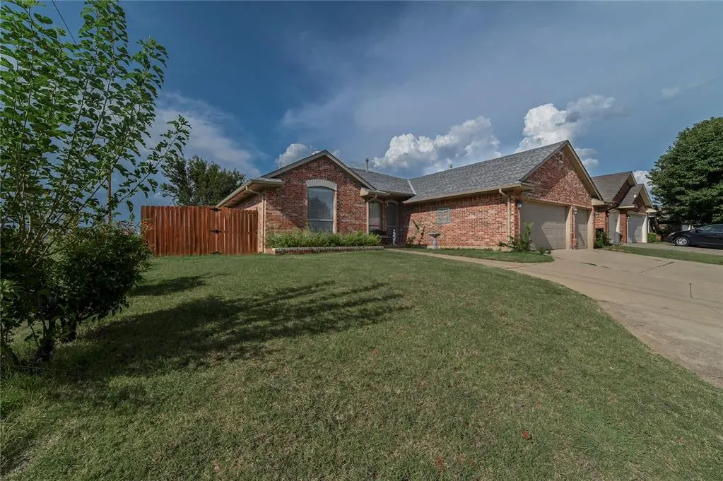 Photo 4 — 12127 SW 4th Street, Yukon, OK 73099