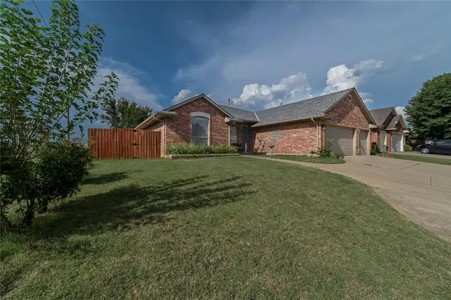 Photo 4 — 12127 SW 4th Street, Yukon, OK 73099