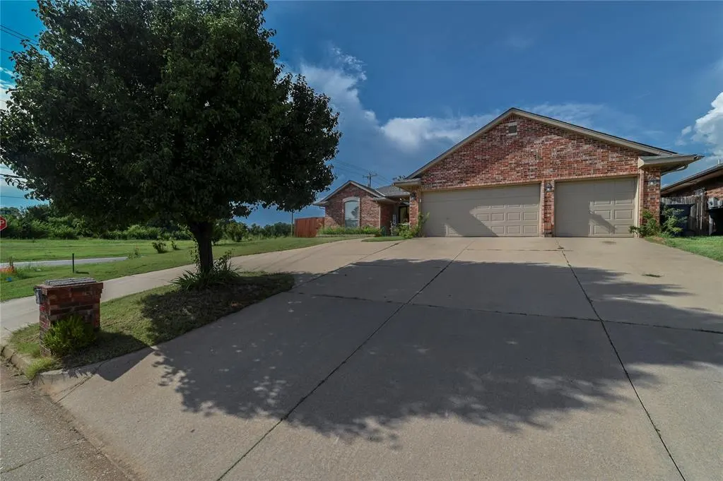 Photo 5 — 12127 SW 4th Street, Yukon, OK 73099