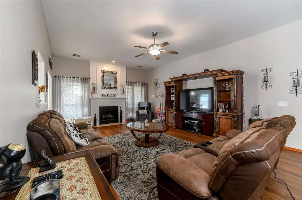 Photo 9 — 12127 SW 4th Street, Yukon, OK 73099