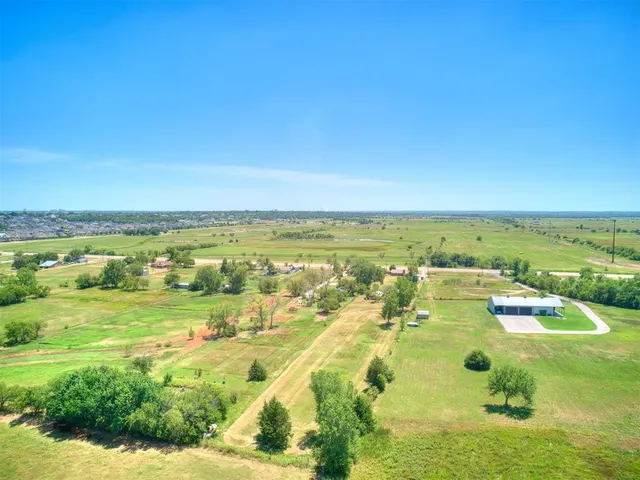 Photo 2 — 5209 W Tecumseh Road, Norman, OK 73072