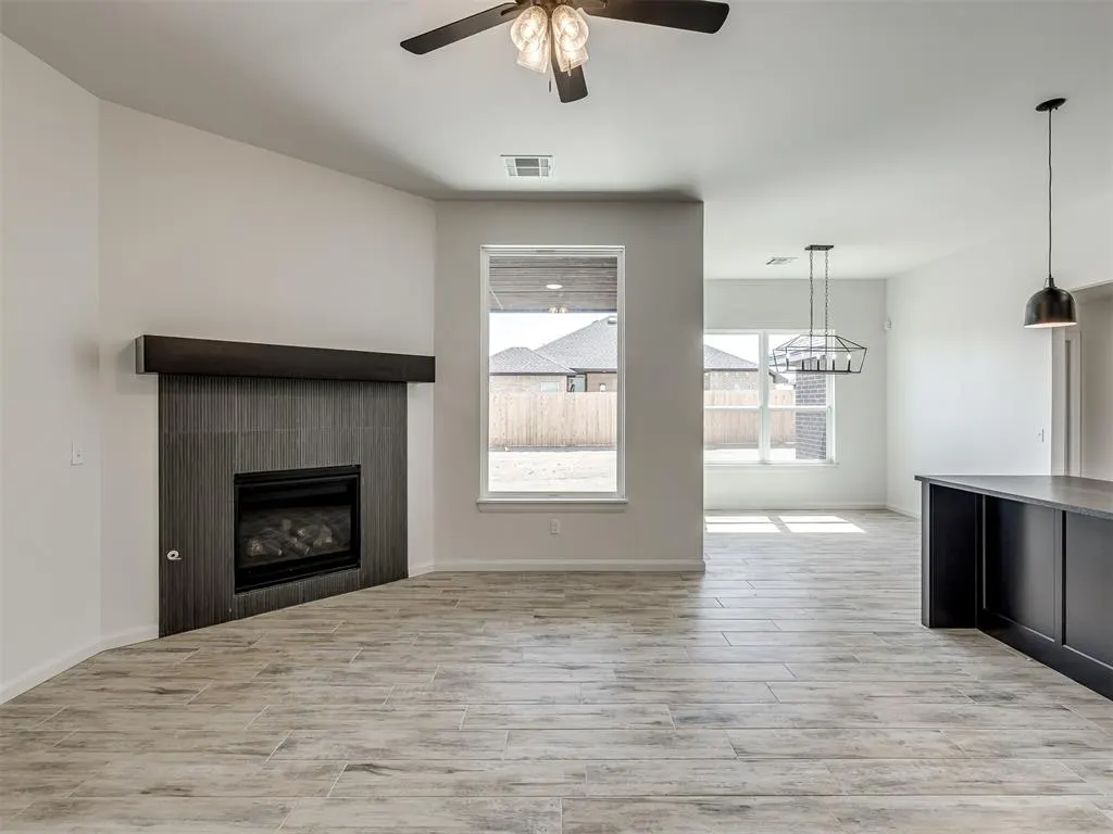 Photo 4 — 2004 W Flintlock Way, Mustang, OK 73064