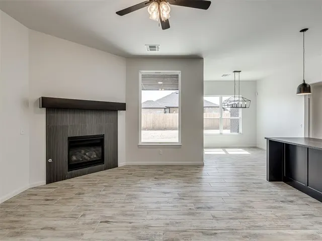 Photo 4 — 2004 W Flintlock Way, Mustang, OK 73064