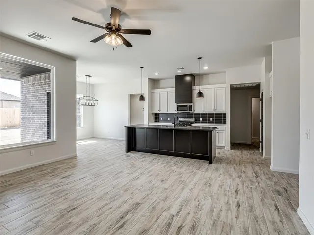 Photo 6 — 2004 W Flintlock Way, Mustang, OK 73064