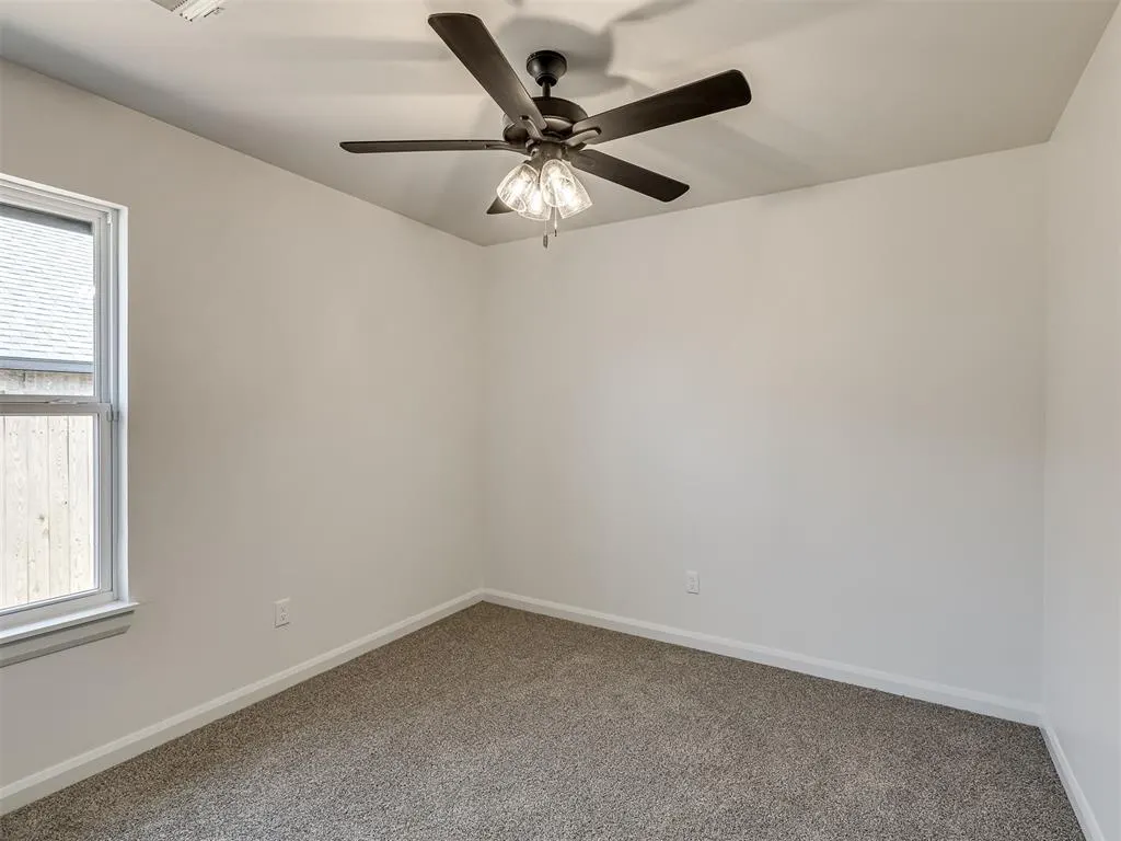 Photo 21 — 2004 W Flintlock Way, Mustang, OK 73064