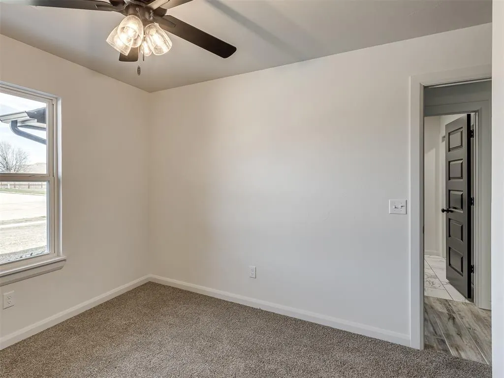 Photo 23 — 2004 W Flintlock Way, Mustang, OK 73064