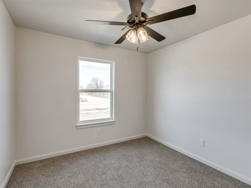 Photo 26 — 2004 W Flintlock Way, Mustang, OK 73064