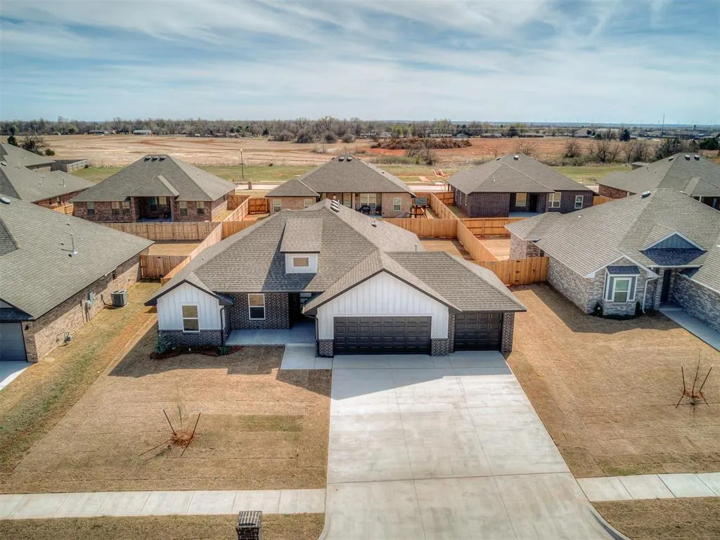 Photo 43 — 2004 W Flintlock Way, Mustang, OK 73064