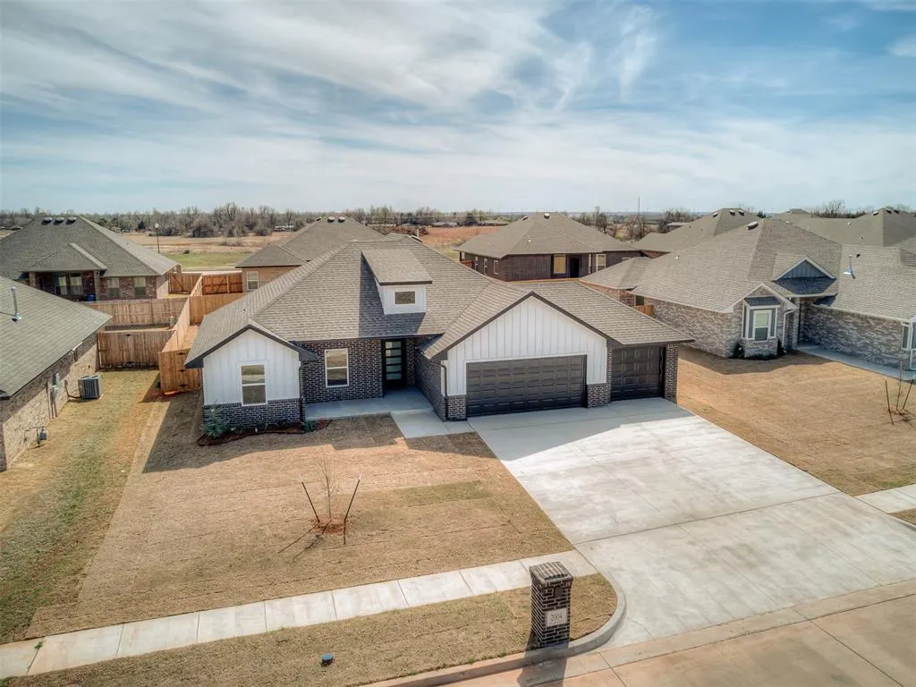 Photo 44 — 2004 W Flintlock Way, Mustang, OK 73064