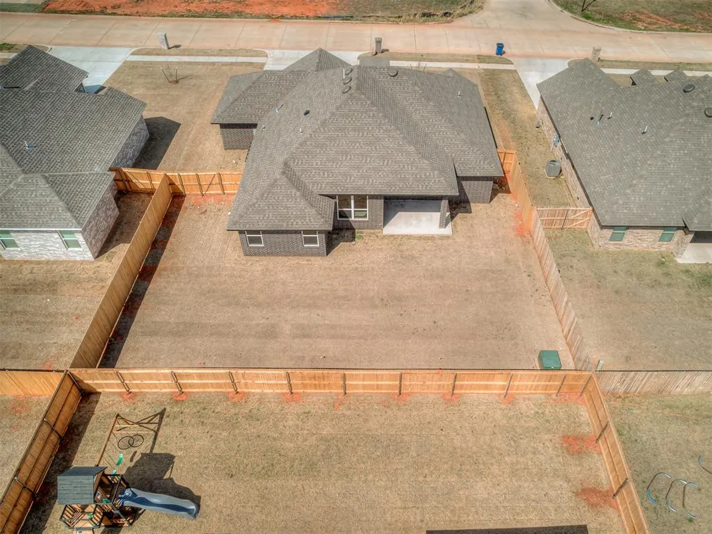 Photo 45 — 2004 W Flintlock Way, Mustang, OK 73064