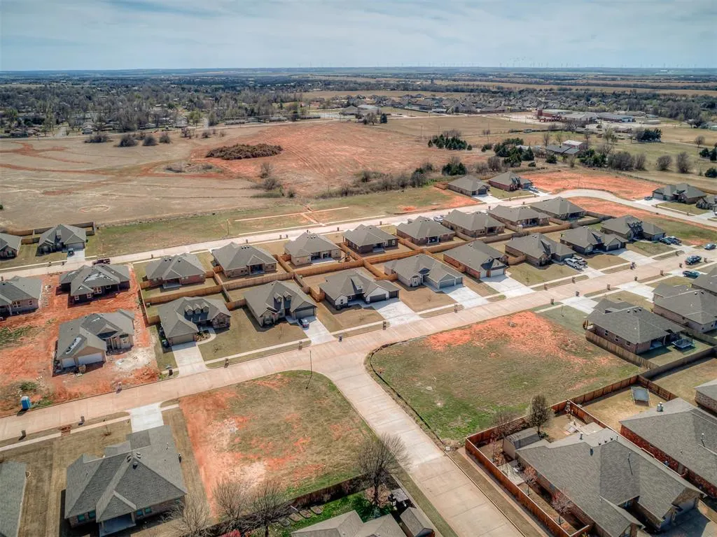 Photo 46 — 2004 W Flintlock Way, Mustang, OK 73064