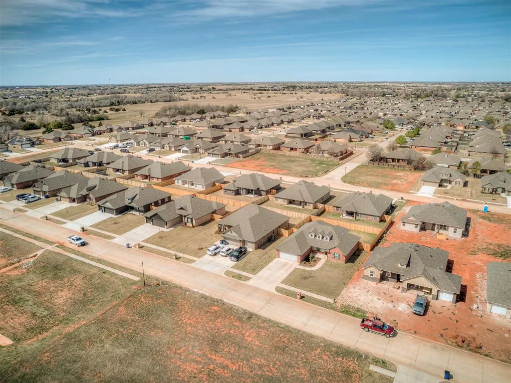 Photo 47 — 2004 W Flintlock Way, Mustang, OK 73064