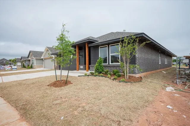Photo 3 — 10645 SW 18th Street, Yukon, OK 73099