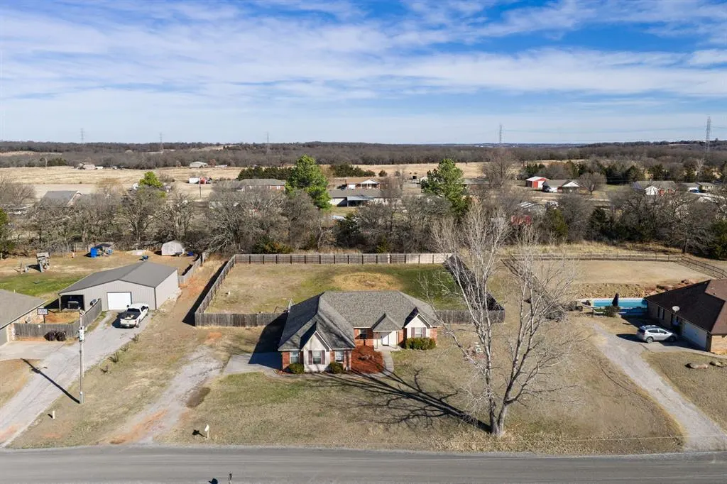 Photo 2 — 41200 Cottage Drive, Shawnee, OK 74804