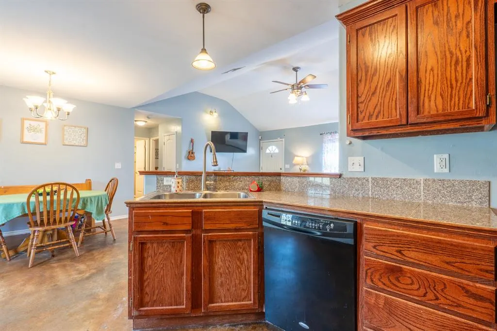 Photo 11 — 41200 Cottage Drive, Shawnee, OK 74804