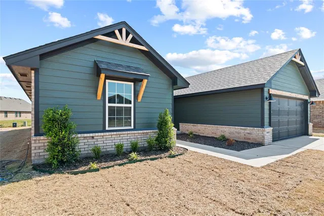 Photo 3 — 10648 SW 18th Street, Yukon, OK 73099