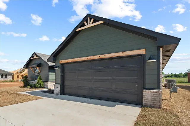 Photo 4 — 10648 SW 18th Street, Yukon, OK 73099