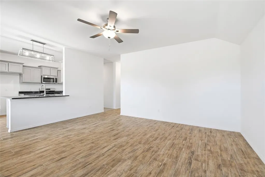 Photo 9 — 10648 SW 18th Street, Yukon, OK 73099