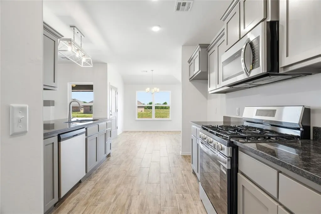 Photo 14 — 10648 SW 18th Street, Yukon, OK 73099