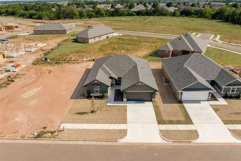 Photo 34 — 10648 SW 18th Street, Yukon, OK 73099