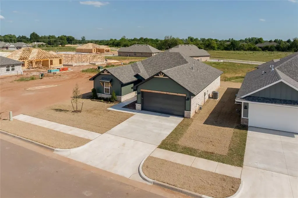 Photo 37 — 10648 SW 18th Street, Yukon, OK 73099