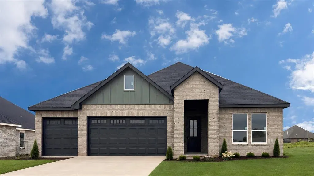 Front exterior — 8825 Hidden Meadow Drive, Edmond, OK 73007