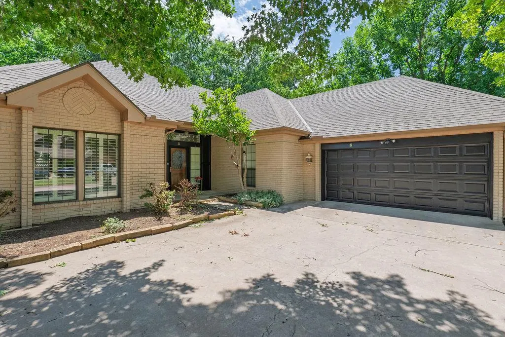 Front exterior — 3 Brentwood Place, Shawnee, OK 74804