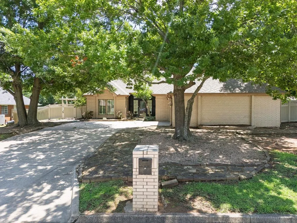 Photo 3 — 3 Brentwood Place, Shawnee, OK 74804