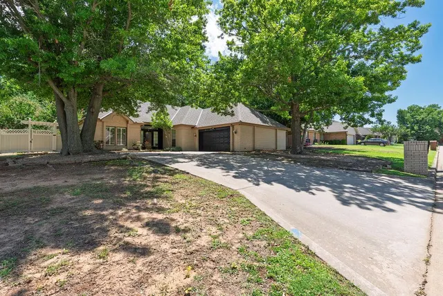 Photo 4 — 3 Brentwood Place, Shawnee, OK 74804