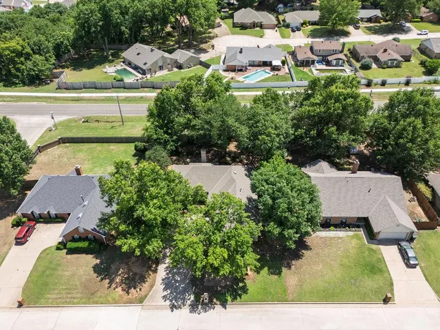 Photo 8 — 3 Brentwood Place, Shawnee, OK 74804