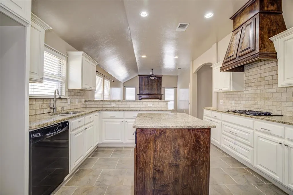 Photo 21 — 909 E Carolyn Ridge Road, Norman, OK 73071